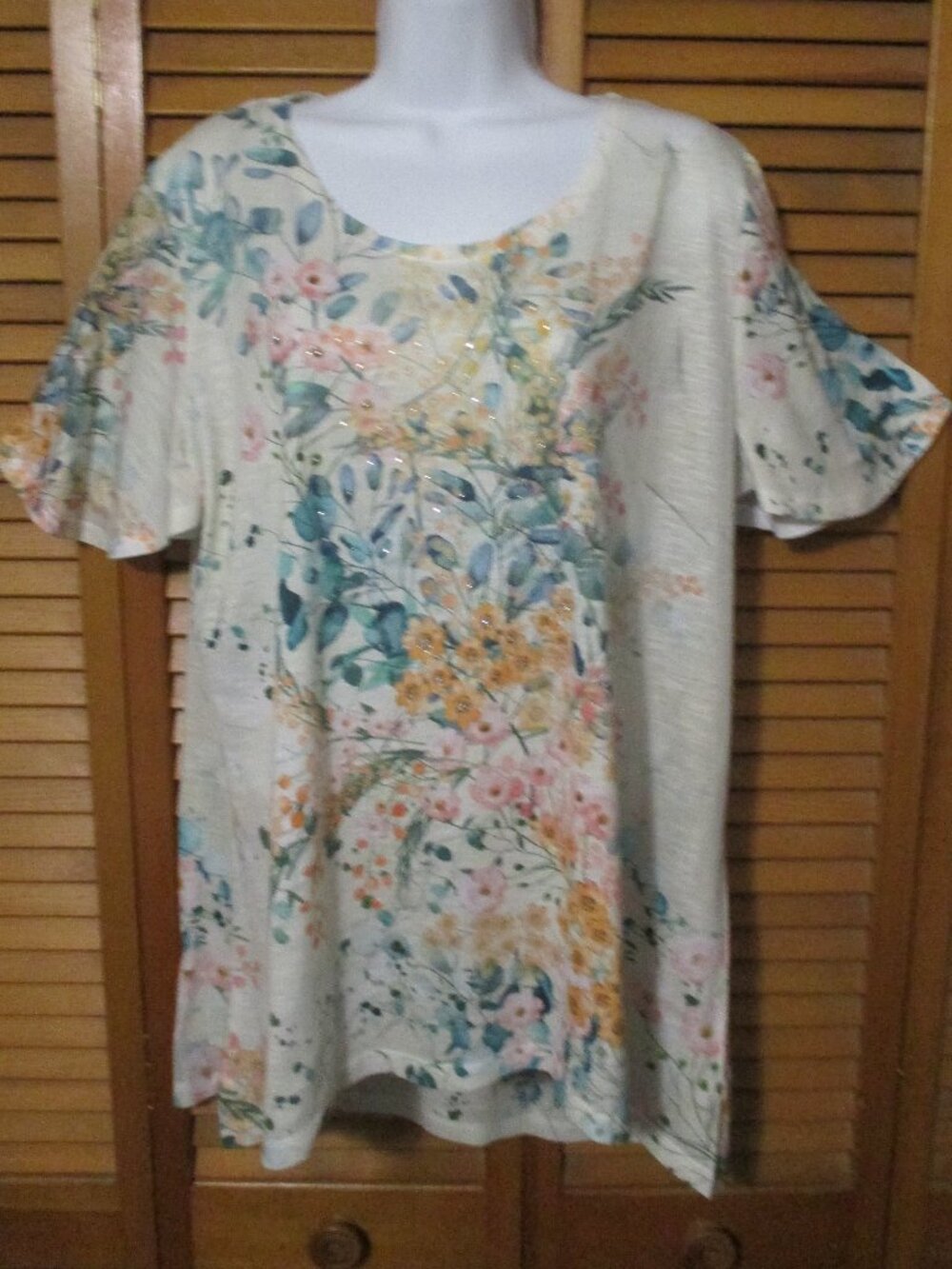 Concepts top feminine floral lightweight pinks blues off white like new size XXL